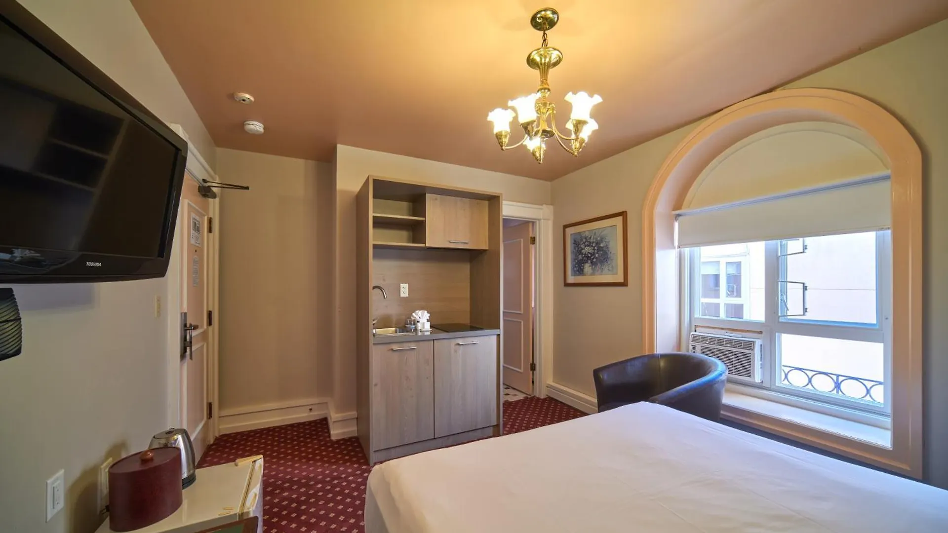The Bedford Regency Hotel Victoria 3*,